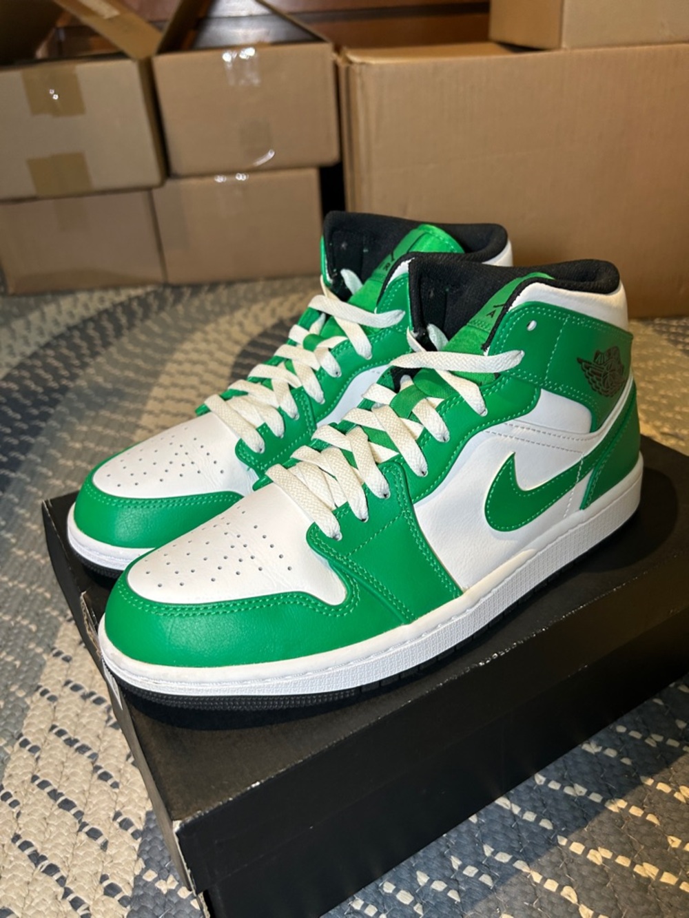Nike Jordan 1 lucky green 9.5 men